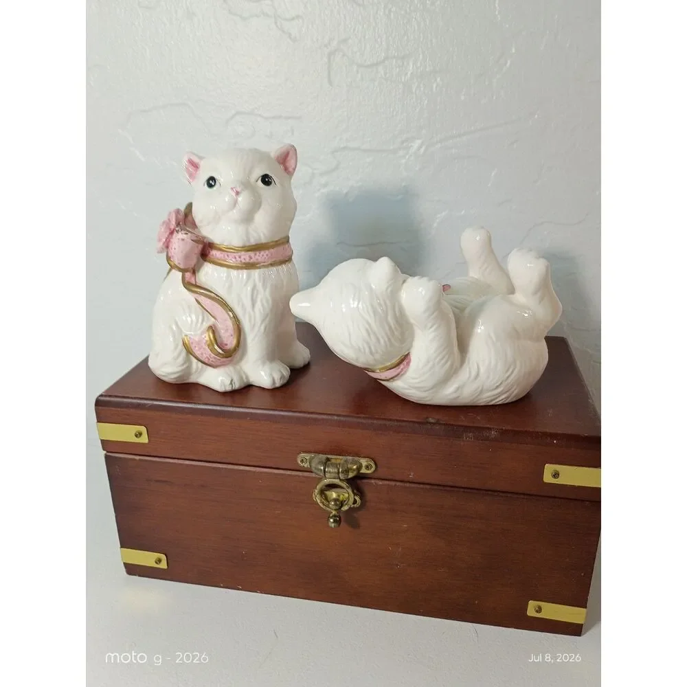 Ceramic Figurine Set White Persian Kittens adorned with pink ribbon collars~VTG~